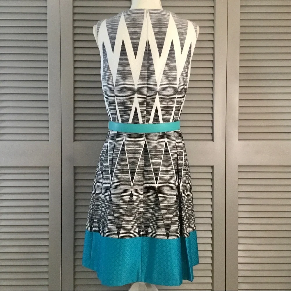 Tahari Arthur S Levine Sleeveless Dress Size 6 - Picture 4 of 7